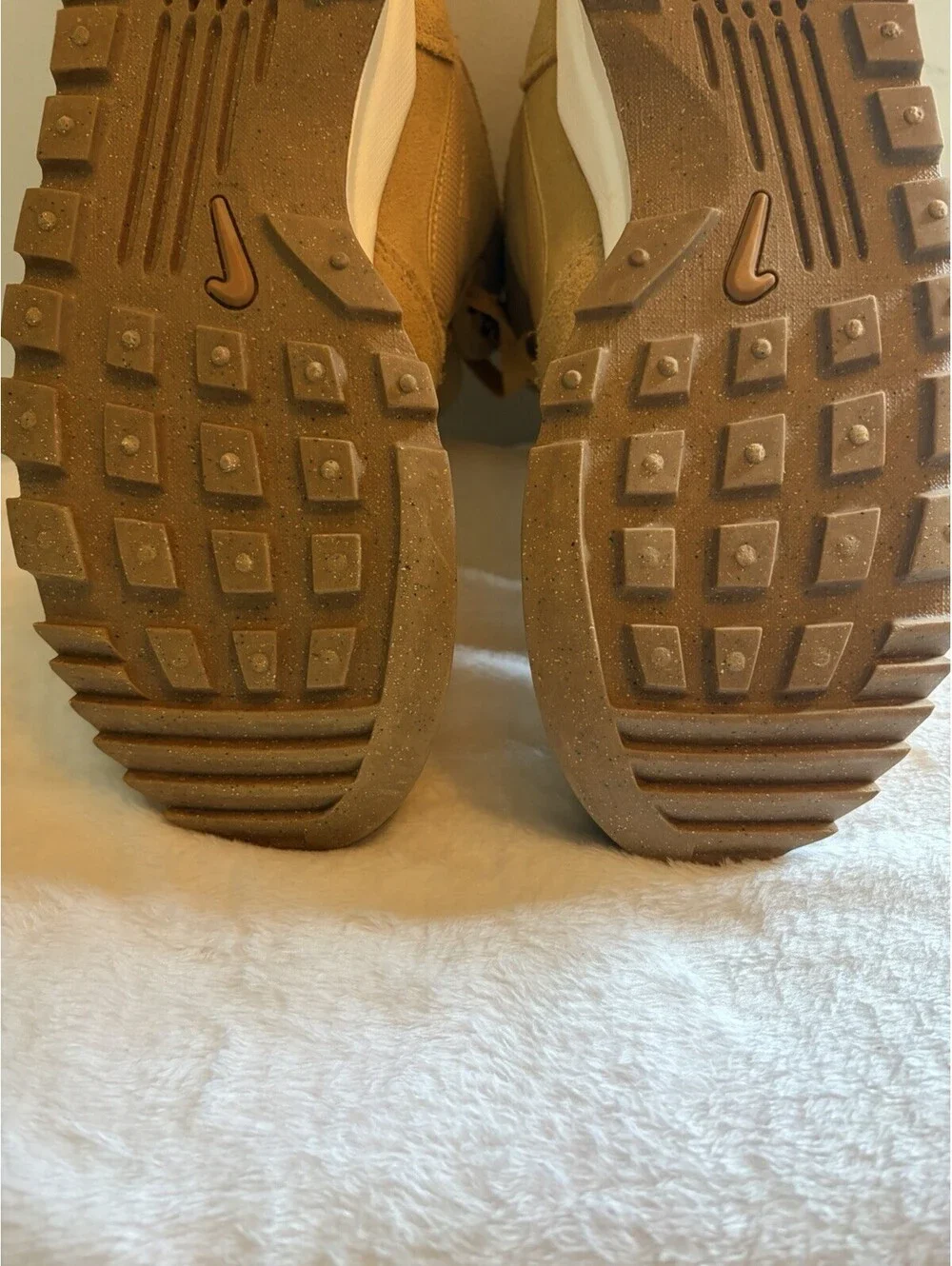 Nike Hoodland Suede Boots Wheat Golden Men's Size 8 NWOT 654888-727